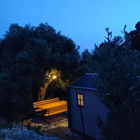 Secluded Getaway Tiny - Skozanje Bay, Island Hvar キャンプ場 *